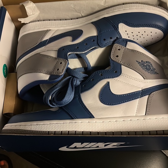 Air Jordan one retro high OG‘s size 8 men - Picture 2 of 5